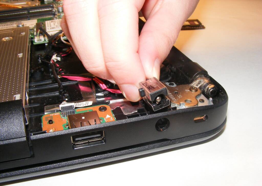Laptop Power Jack Repair | Best Service Center in Ameerpet 